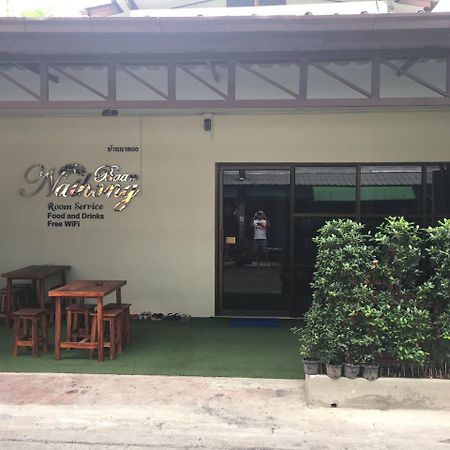 The Baan Nathong Hostel Bangkok Bagian luar foto