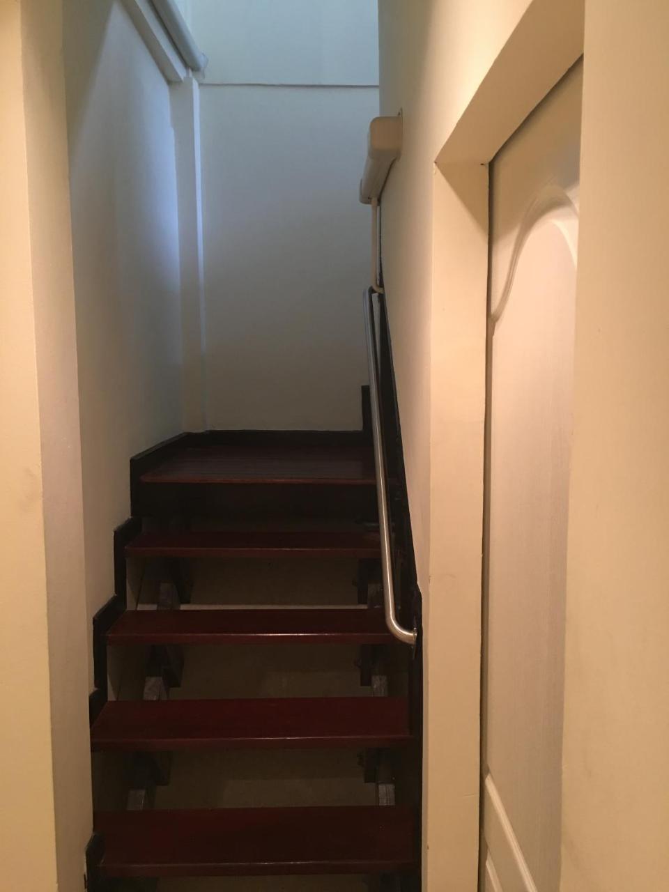 The Baan Nathong Hostel Bangkok Bagian luar foto