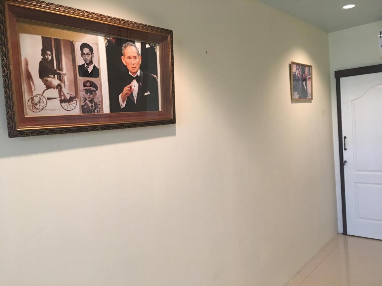 The Baan Nathong Hostel Bangkok Bagian luar foto